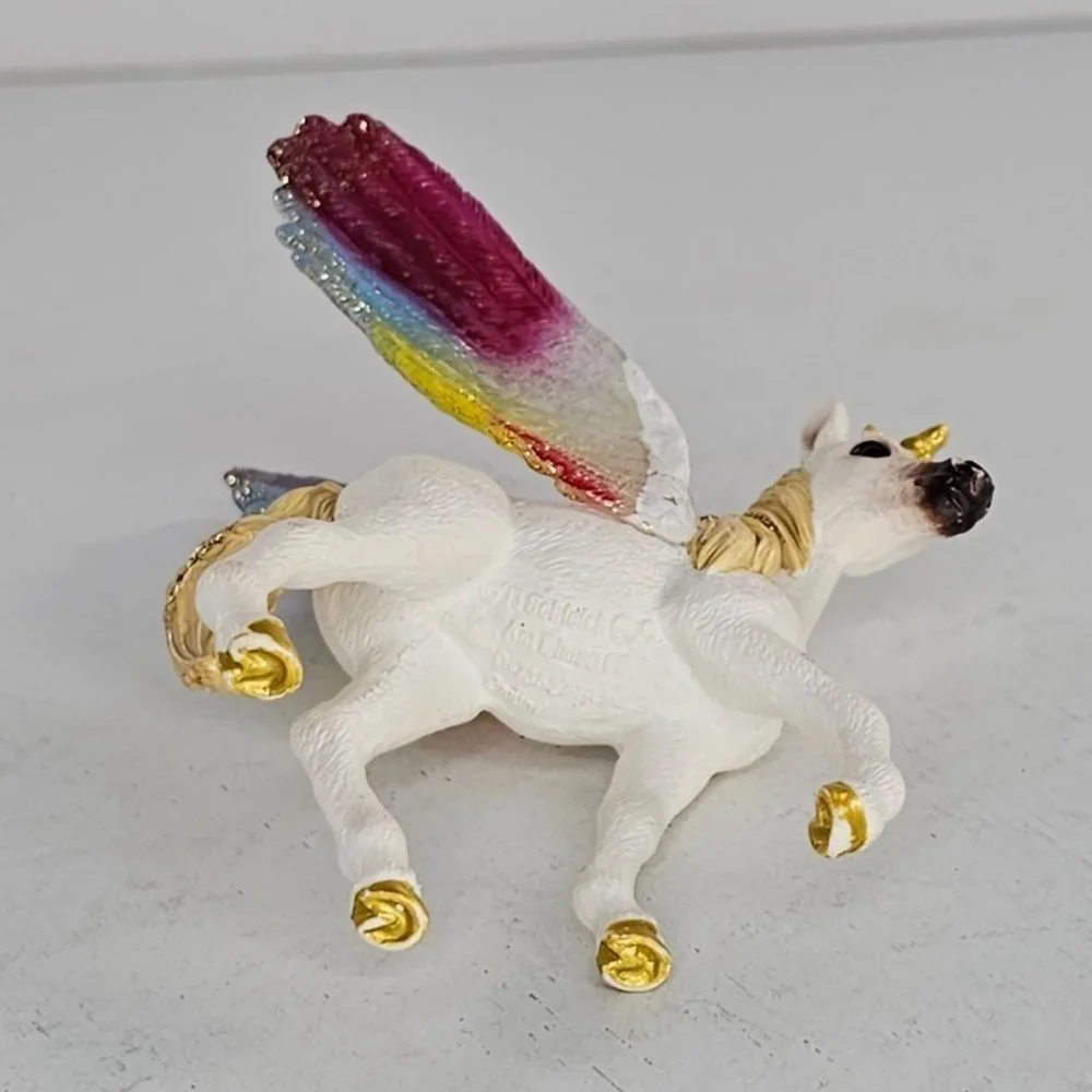 Schleich Bayala Winged Rainbow Unicorn Foal Pegasus Figure #70577